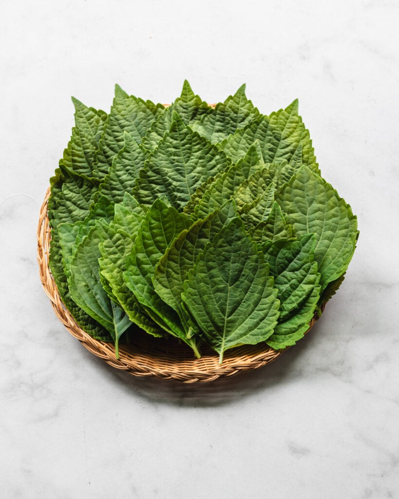 korean perilla leaves on bamboo tray