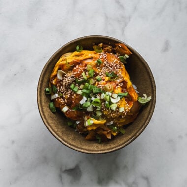 kimchi egg rice bowl with green onion